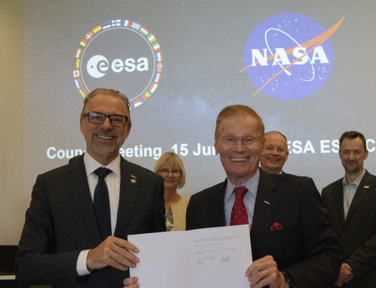 Josef Aschbacher Bill Nelson Luna