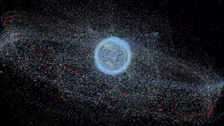 Distribution_of_space_debris_in_orbit_around_Earth_pillars