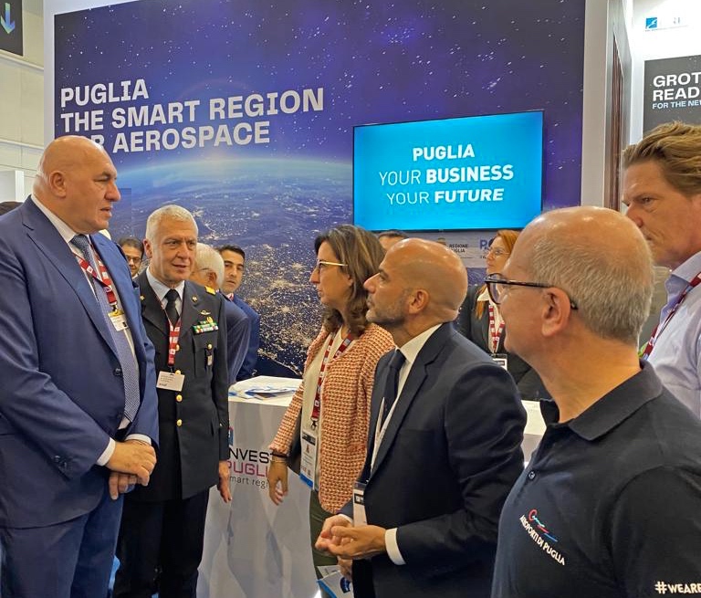 Dubai-Air-Show-Crosetto-visita-stand-Puglia