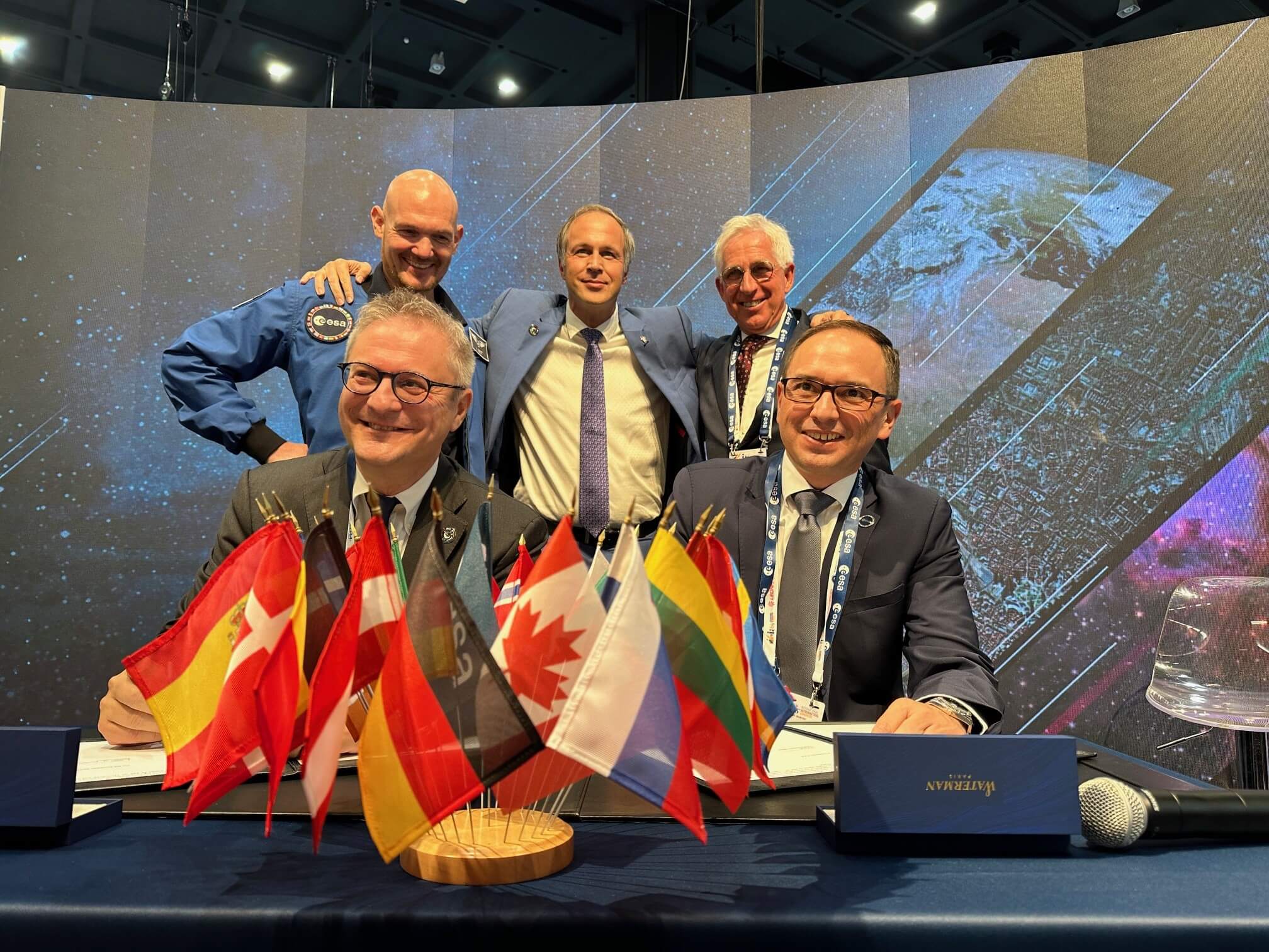 Moonlignt_signining Ceremony